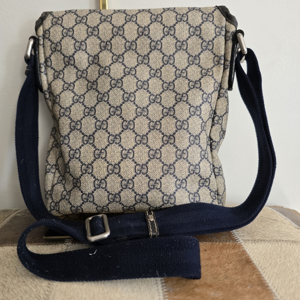 GUCCI GG Brown Supreme Monogram Coated Canvas Small Messenger Bag - Picture 3 of 10